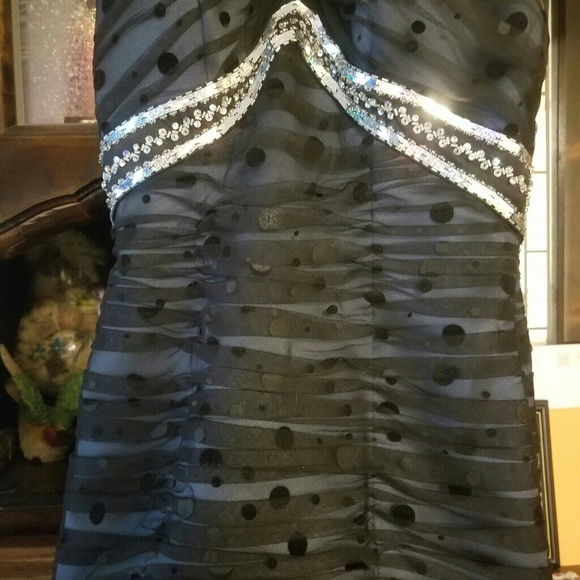 FORMAL GOWN SIZE 10, LUXGAL - Picture 5 of 8